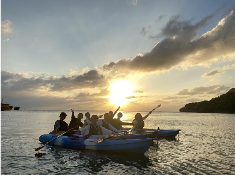 Sunset Mangrove Kayak Tour [Reservations available on the day] ★ Tour images provided! Very popular with girls' trips and couples! Conveniently located in the central part of the main islandの紹介画像