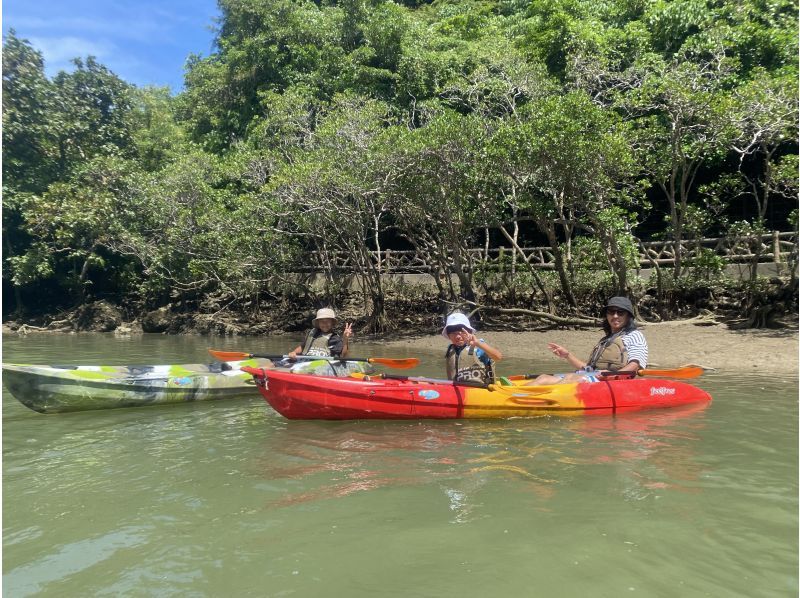 Sunset Mangrove Kayak Tour [Reservations available on the day] ★ Tour images provided! Very popular with girls' trips and couples! Conveniently located in the central part of the main islandの紹介画像