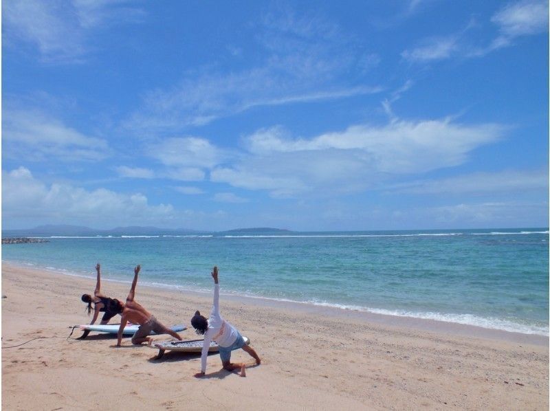 【沖縄・今帰仁村】波の音を聴きながら至福のBeach Yoga体験+フォトセッション（70分）の紹介画像