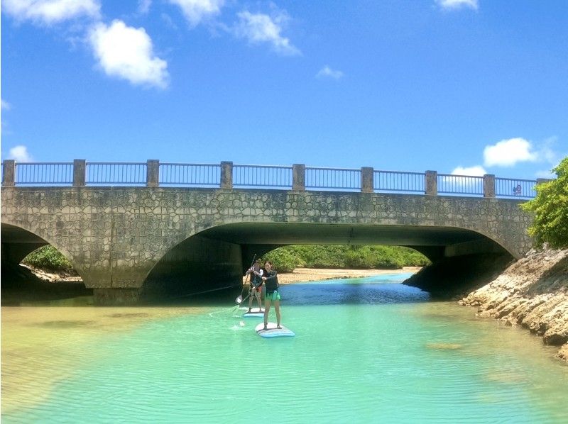 [ Okinawa · Miyakojima 】 SUP experience at the sea where you can see the Irabu Ohashi bridgeの紹介画像