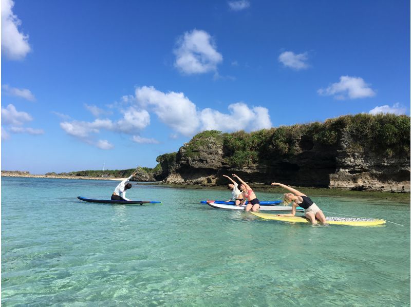 [Onna village or Yomitan village holding / 1.5 hours] ultimate relaxation on the sea SUP Yoga ☆ With towel ♪の紹介画像