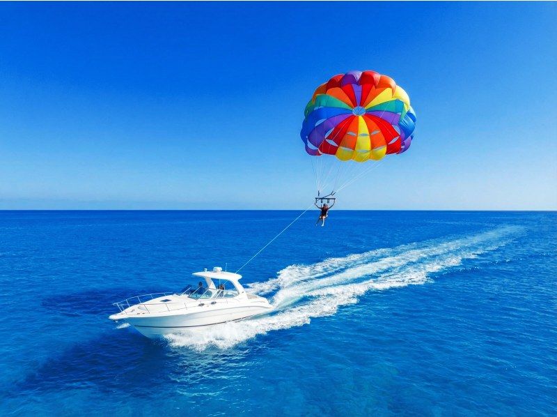 【沖縄県恩納村】パラセーリング＆青の洞窟へ行く体験ダイビングボートコースセット！Gopro無料レンタル付＆豪華8大特典付プランの紹介画像