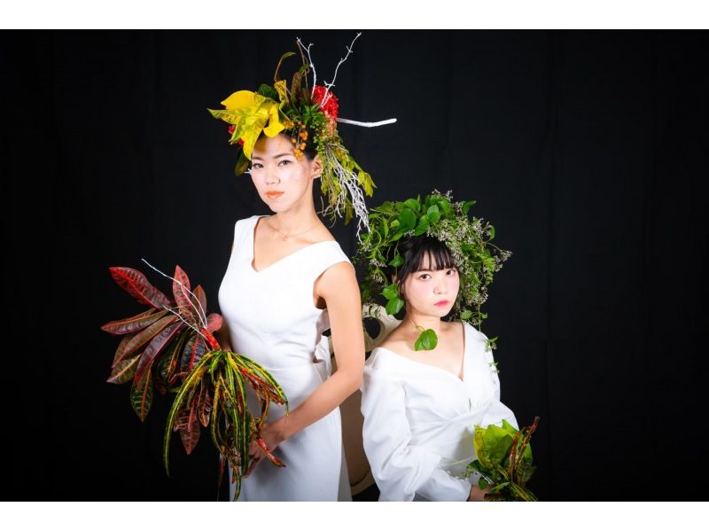 [Okinawa / Chubu] Impressive experience! "Ryukyu Flower Hair Arrangement & Pro Shot Shooting" full of originality Photographs will be sent on the line!の紹介画像
