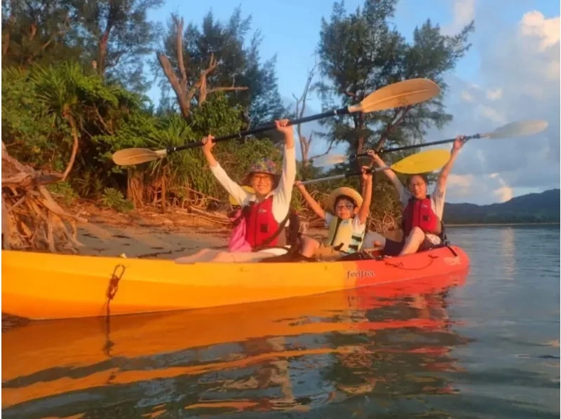 [Okinawa Prefecture, Ishigaki Island] Sunset Night Kayaking & Stargazing Tour の紹介画像