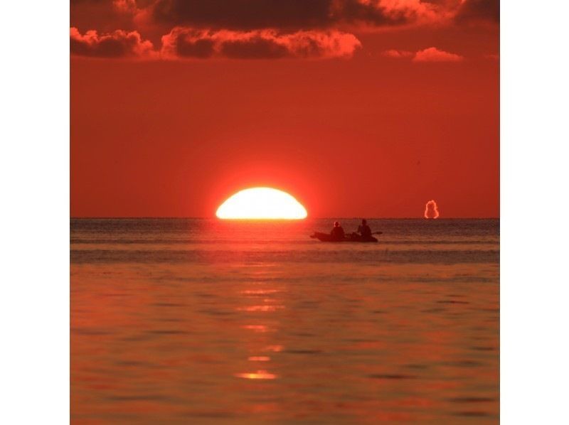 [Okinawa Prefecture, Ishigaki Island] Sunset Night Kayaking (Watch the sunset and starry sky from a kayak)の紹介画像