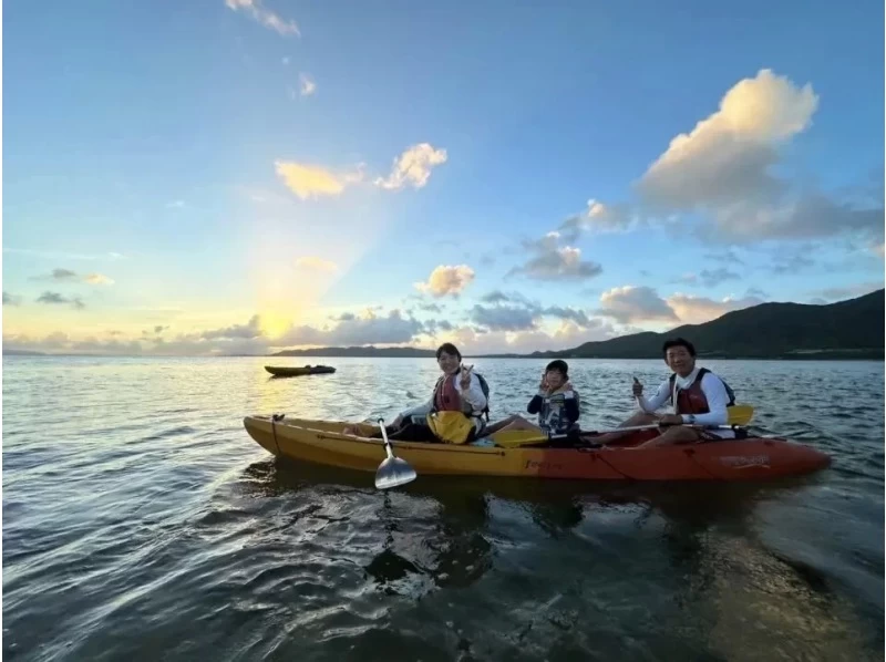 [Okinawa Prefecture, Ishigaki Island] Sunset Night Kayaking & Stargazing Tour の紹介画像