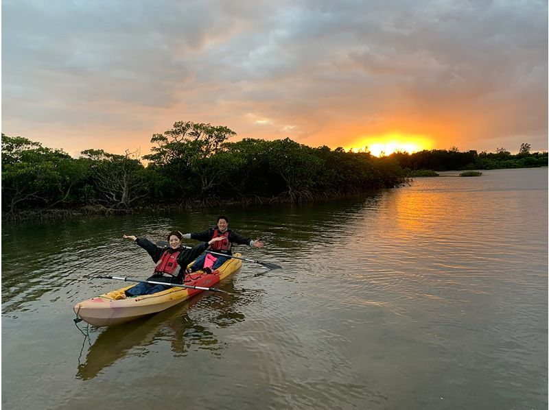 [Okinawa Prefecture, Ishigaki Island] Sunset Night Kayaking & Stargazing Tour の紹介画像