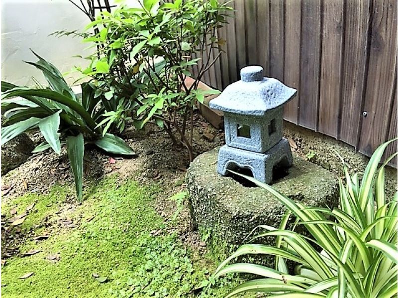 [Osaka Nishitengachaya Creative Atelier]: Experience painting Edo Komon patterns on a garden chair (can be taken home by car)の紹介画像