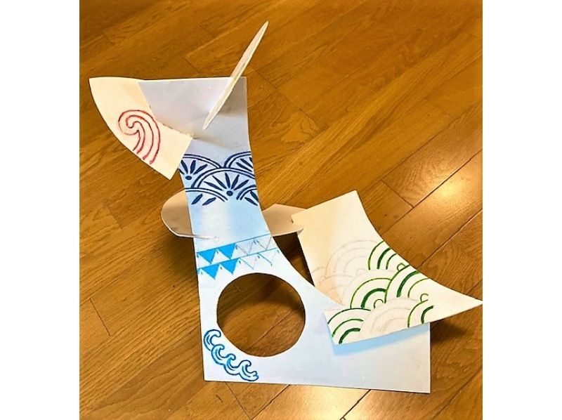 【大阪・西天下茶屋・参加型アート制作】立体オブジェに江戸小紋柄を描く体験（お車でお持ち帰り可能）の紹介画像