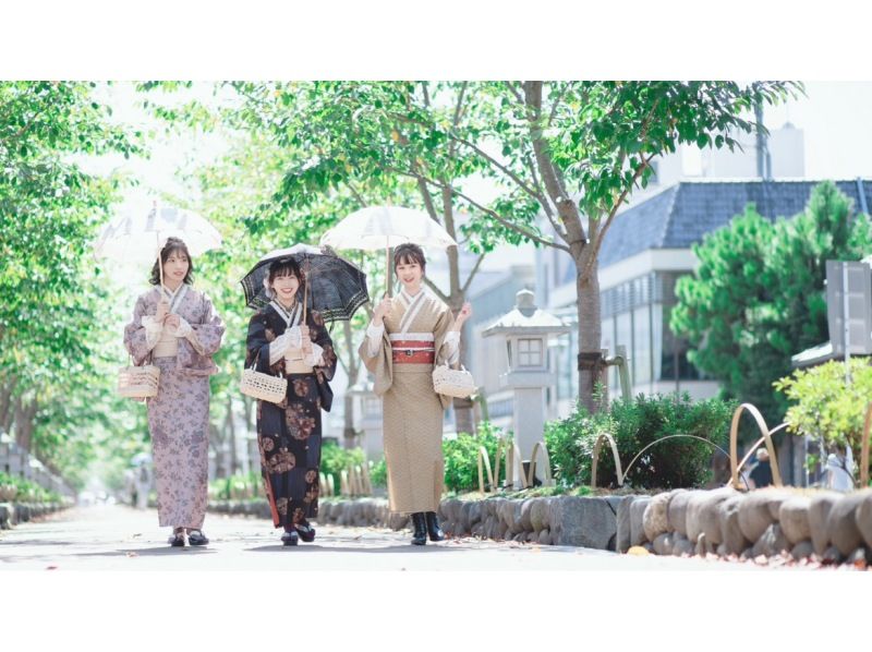 [โตเกียว/อาซากุสะ] กำลังลดราคาฤดูใบไม้ผลิ★ "แผนการรวมชุดกิโมโน" พร้อมชุดกิโมโนและผมครบชุด ร่มให้เช่าฟรีในวันที่ฝนตก♪の紹介画像