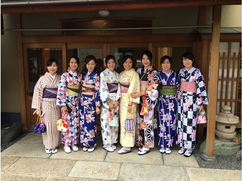 [Kyoto, Shijo Station] Walk around Kyoto in a rental kimono (Yukata in summer) with classic pattern!