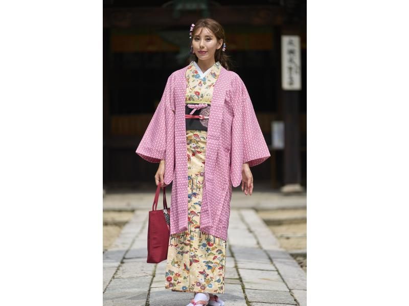 [Kyoto, Shijo Station] Kimono rental "Kimono experience (Yukata in summer!)" Walk around Kyoto in a kimono with a classic pattern! 7 minutes walk from Shijo/Karasuma Station (English support available)の紹介画像