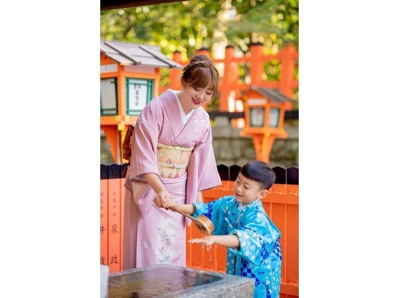 [京都，清水寺]让我们记住一个可爱的孩子的和服来纪念这次旅行！ “孩子计划”全套租借让您空手而归！の紹介画像