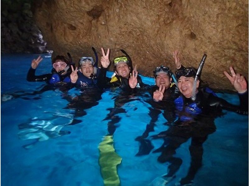 ビーチエントリーで青の洞窟シュノーケル：ツアー中の写真無料プレゼント！（6歳から参加OK）の紹介画像