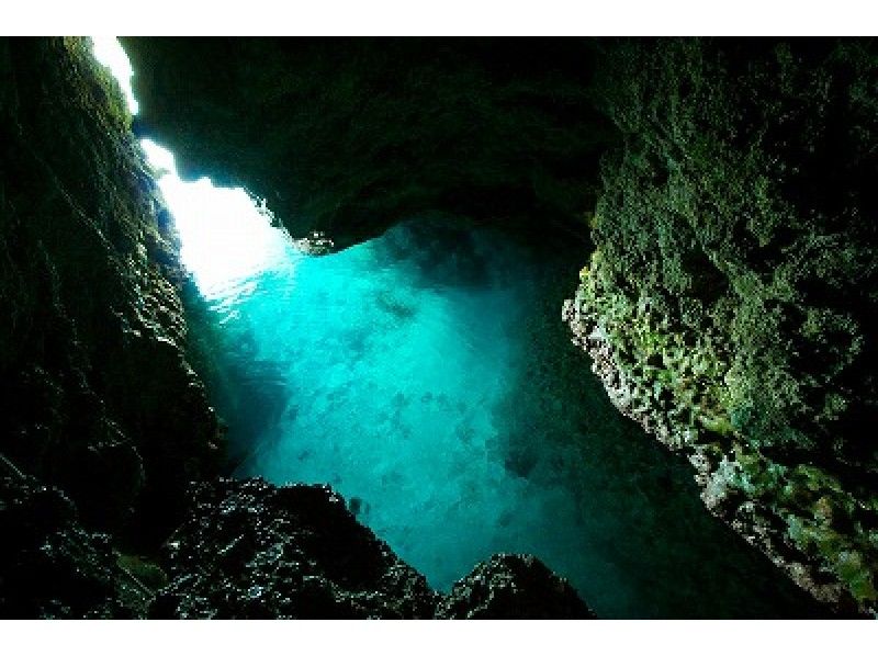 ビーチエントリーで青の洞窟シュノーケル：ツアー中の写真無料プレゼント！（6歳から参加OK）の紹介画像