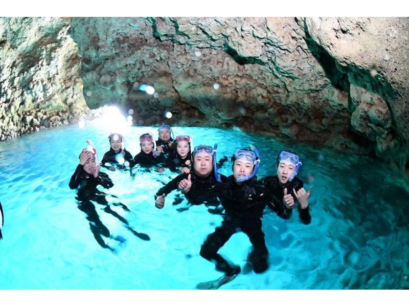 High chance of seeing them on a boat [Blue Cave Snorkeling & Trial Diving] No restrictions, free photos and videos | Feeding included | Free showers, free parking, and a saleの紹介画像