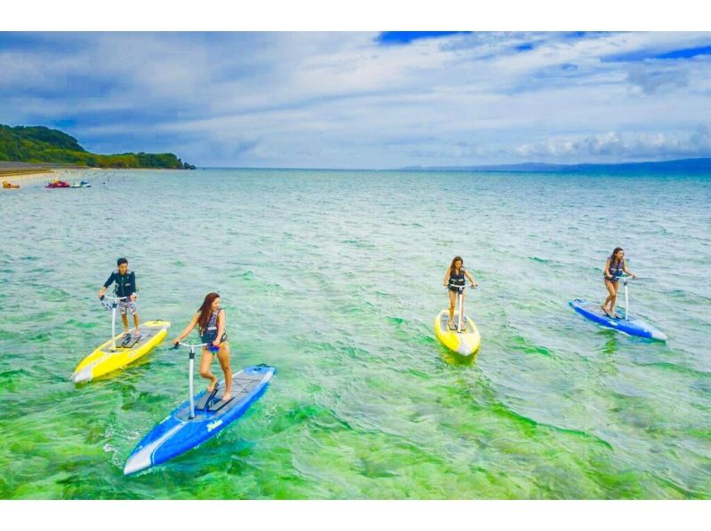 [Okinawa / Kouri Island / SUP] Experience with a secure charter for each group! Experience a new sensation sap! Pedal sap rental 30 minutes ♪の紹介画像