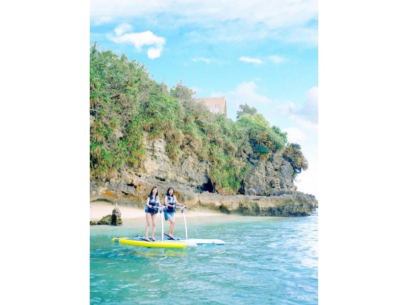 [Okinawa / Kouri Island / SUP] Experience with a secure charter for each group! Experience a new sensation sap! Pedal sap rental 30 minutes ♪の紹介画像