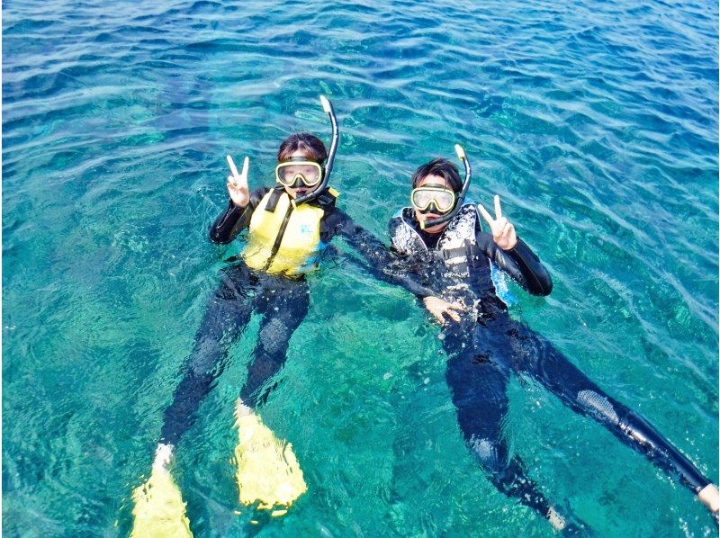 [沖繩/古宇利島]每個團體的安全包機體驗！讓我們尋找小丑魚和海龜浮潛之旅 60 分鐘♪の紹介画像