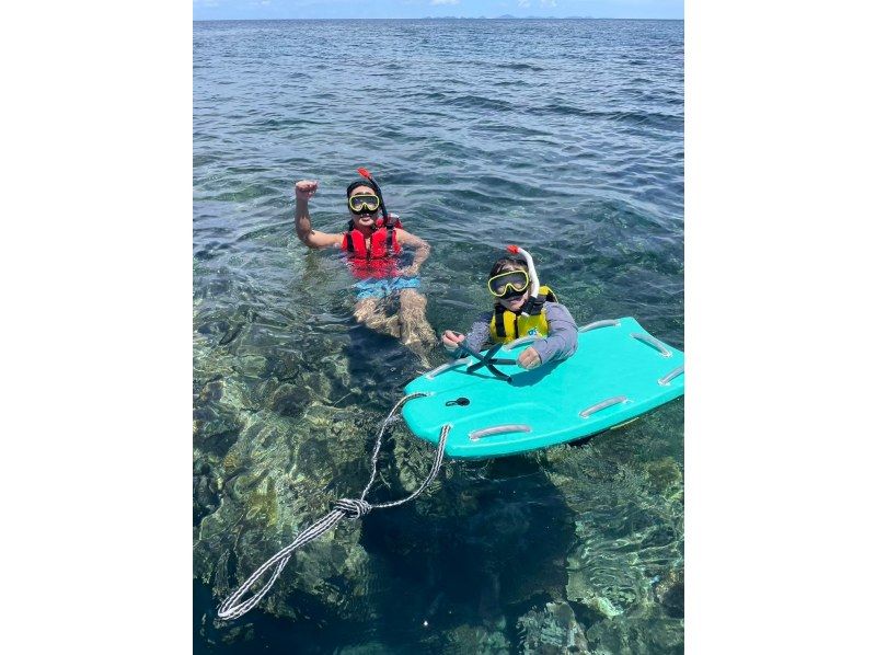 [Okinawa / Kouri Island] Experience with a secure charter for each group! Let's look for clownfish and turtles Snorkel tour 60 minutes ♪の紹介画像