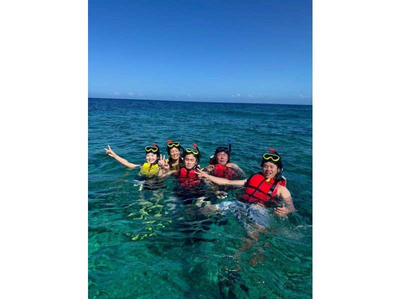 [Okinawa / Kouri Island] Experience with a secure charter for each group! Let's look for clownfish and turtles Snorkel tour 60 minutes ♪の紹介画像