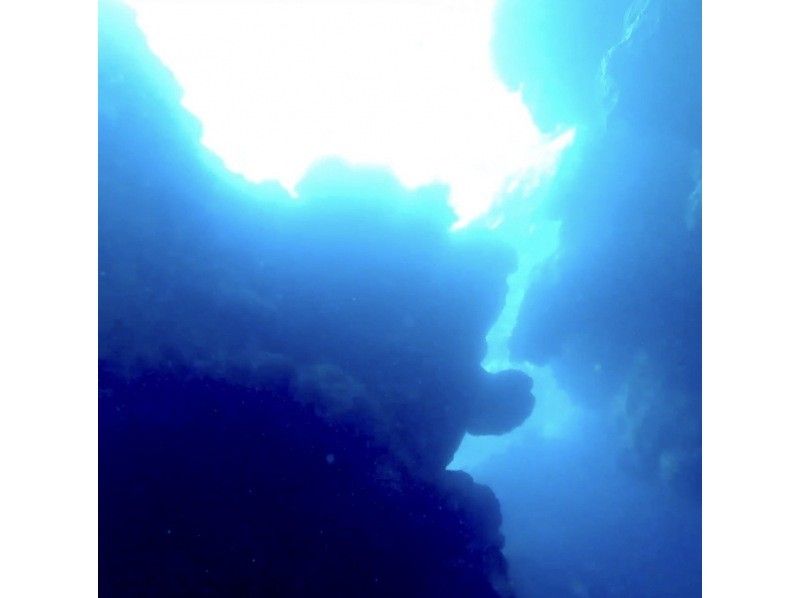 【鹿児島・奄美大島】【世界自然遺産・奄美の美しい土盛海岸・青の洞窟感動シュノーケリング＆マングローブカヌーツアー】