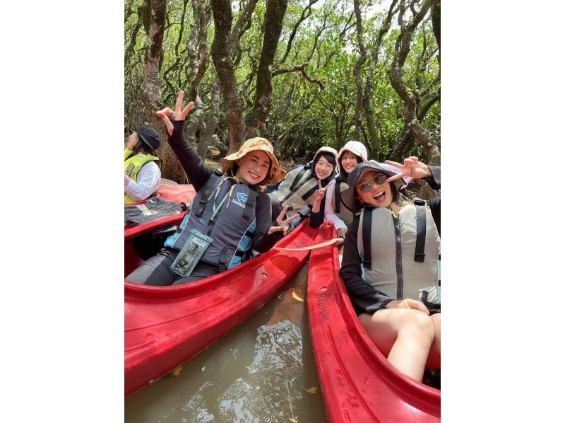 [Kagoshima / Amami Oshima] [World Natural Heritage / Amami's Most Beautiful Tomori Beach / Blue Cave Impressive Snorkeling & Mangrove Canoe Tour] Gopro Video Very Popular!の紹介画像