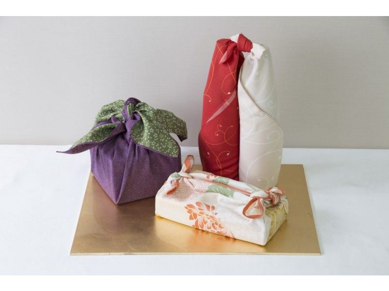 [Tokyo・Near Tokyo Tower] Traditional Origami & Furoshiki Cloth Wrapping Experienceの紹介画像