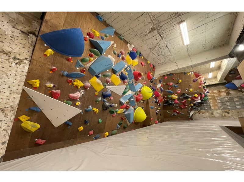 【Shinjuku ward· Bouldering]For the first time only 50%Sale! In a hideaway gym Bouldering! (Beginner free lecture included)の紹介画像