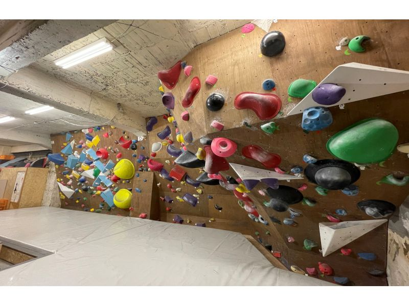 【Shinjuku ward· Bouldering]For the first time only 50%Sale! In a hideaway gym Bouldering! (Beginner free lecture included)の紹介画像
