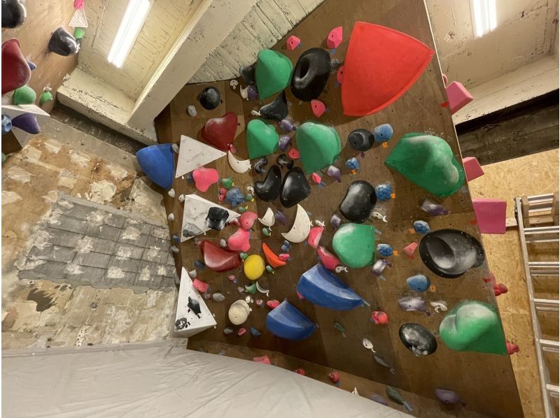 【Shinjuku ward· Bouldering]For the first time only 50%Sale! In a hideaway gym Bouldering! (Beginner free lecture included)の紹介画像