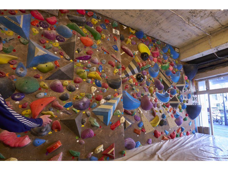 【四ツ谷駅徒歩４分】初心者・キッズ大歓迎！初回施設使用40%OFFでボルダリング体験｜エバーフリーの紹介画像