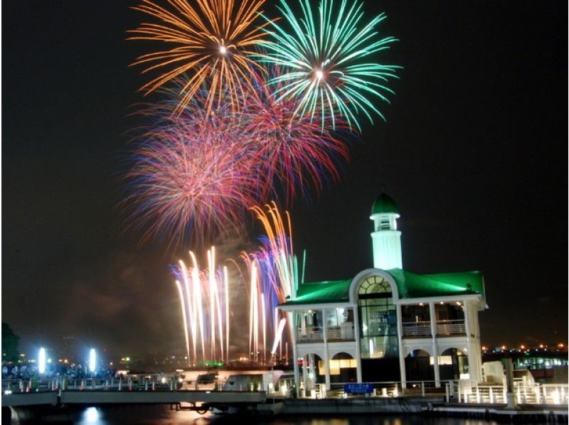横浜スパークリングトワイライト19 7月13 土 14 日 イベント開催時に打ち上げられる花火を船上クルーズで楽しめるプランをご紹介 Activity Japan Blog
