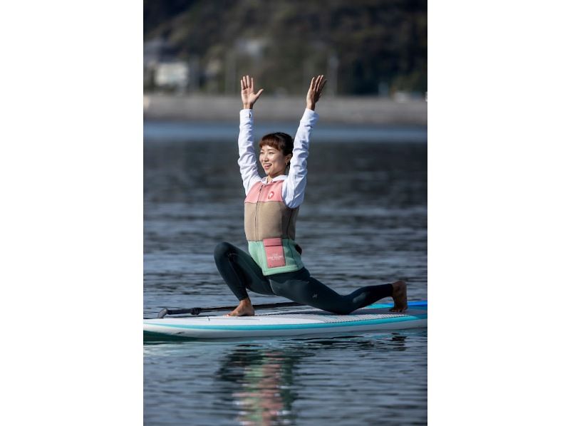 [Shonan/Zushi/SUP Yoga] Beginners welcome! Experience SUP yoga at a facility fully equipped with amenities and bath towels★Photo data giftの紹介画像