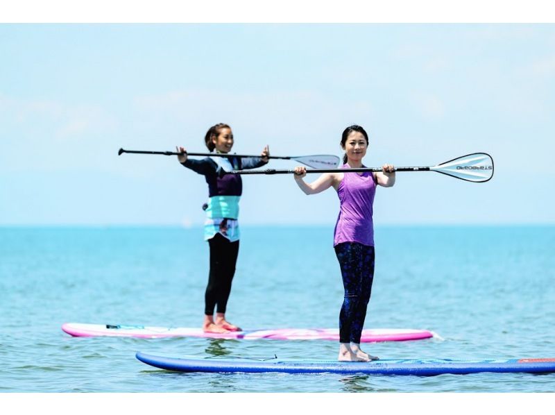 ★初心者大歓迎【湘南・逗子・SUPヨガ】初心者歓迎！アメニティ充実、バスタオル完備の施設でSUPヨガ体験★写真データプレゼントの紹介画像