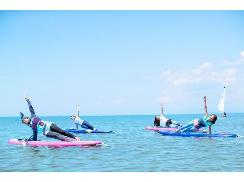 ★初心者大歓迎【湘南・逗子・SUPヨガ】初心者歓迎！アメニティ充実、バスタオル完備の施設でSUPヨガ体験★写真データプレゼントの紹介画像