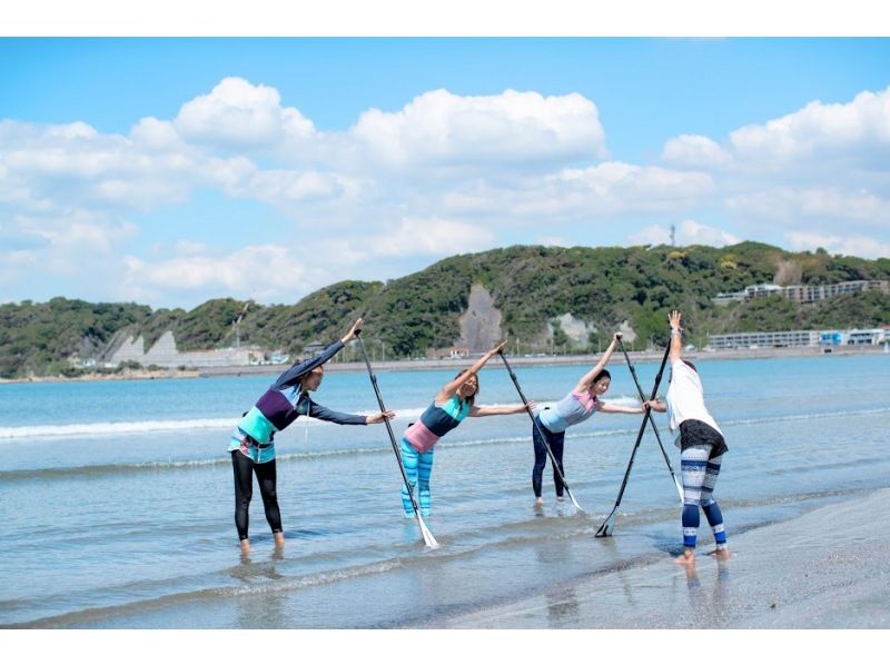 ★初心者大歓迎【湘南・逗子・SUPヨガ】初心者歓迎！アメニティ充実、バスタオル完備の施設でSUPヨガ体験★写真データプレゼントの紹介画像