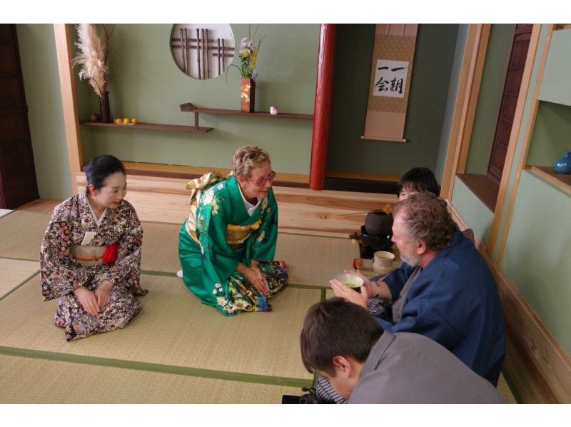 [Tokyo / Minato-ku] Traditional kimono Rental and tea ceremony experience with children in English! Near Tokyo Tower! (ETR011)の紹介画像