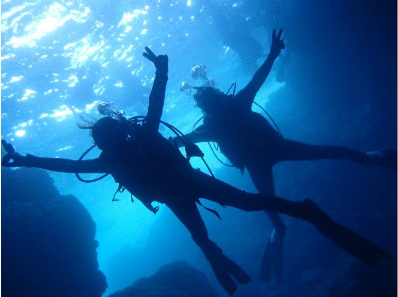 [Okinawa ・ Onna village] Blue cave experience Diving! The mood is mermaid ♪ underwater Free photo present ☆の紹介画像