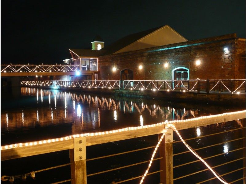 【北海道・函館】宝石を散りばめたような光の感動！函館山夜景観賞ライトアップコース（小型タクシー90分）の紹介画像