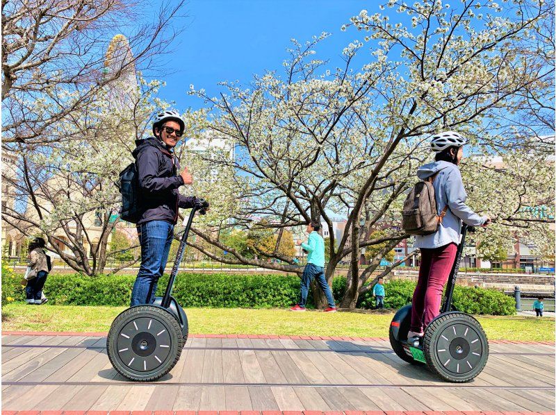 [Yokohama] Enjoy Yokohama's famous sights and cherry blossoms on a Segway! Tour the stylish cityscape, cherry blossom viewing, seaside breeze, and historical sites since the opening of Yokohama Port!の紹介画像