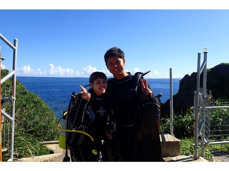 [★No need to worry if you don't have a car♪ Hotel pick-up included★] Blue Cave Diving Experience★Free photography and feeding♪ [Onna Village]の紹介画像