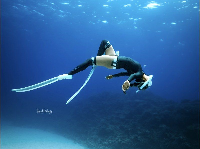 Completely chartered from 1 person ★ Enjoyable skin dive improvement ★ Freedivers are in charge and it is very safe! Shooting data can be handed over to the smartphone on the spot on the day ◎ With long finsの紹介画像