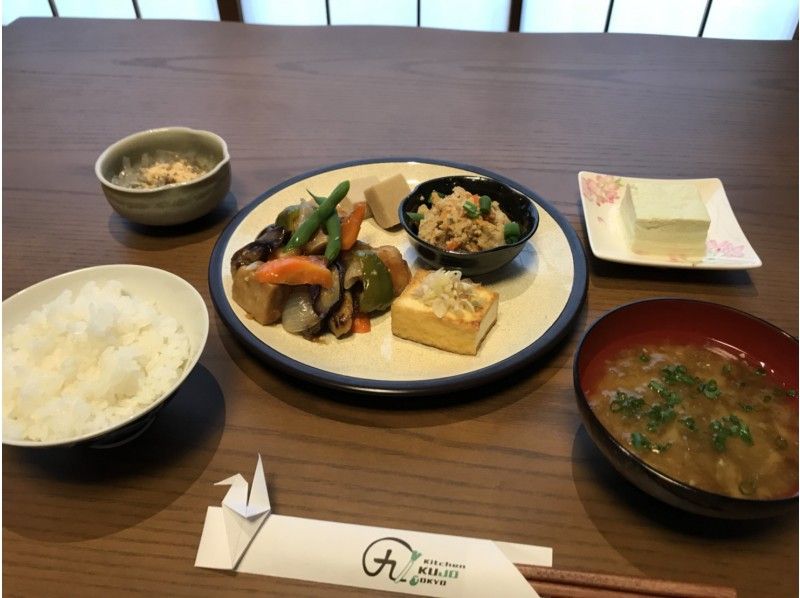 [Tokyo ・ Taito Ward] Basic of Japanese food! Japanese food culture experience of "tofu making and soy dishes"の紹介画像
