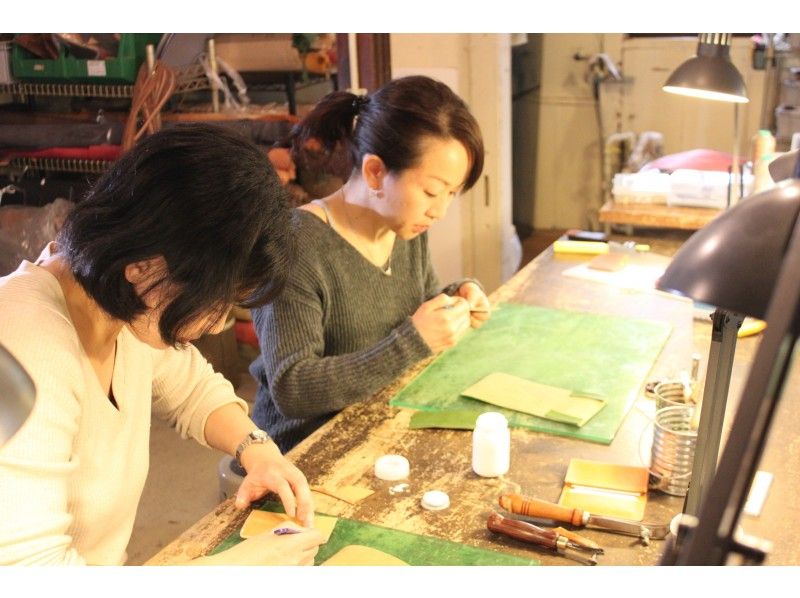 [카나가와· 사키] 이태리 가죽을 사용한 손바느질의 패스 케이스를 만드는の紹介画像