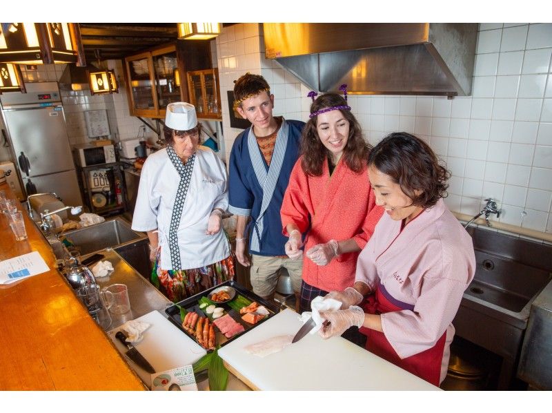 [大阪·难波]从黑门市场精心挑选！ Nigiri寿司体验。从难波站步行5分钟！孩子们也参加OK！の紹介画像