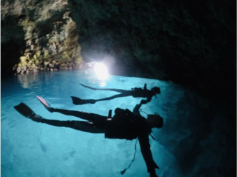 [Okinawa ・ Onna village】 Cheap! Go by boat Blue cave experience Diving ♪の紹介画像