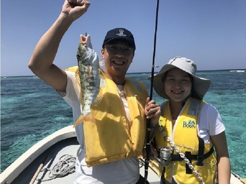 [距离冲绳美丽海水族馆 3 分钟车程] 一组包船钓鱼，满足 3 小时的享受计划 ♪ ♪の紹介画像