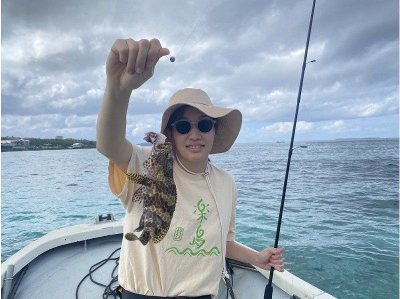 [距离冲绳美丽海水族馆 3 分钟车程] 一组包船钓鱼，满足 3 小时的享受计划 ♪ ♪の紹介画像