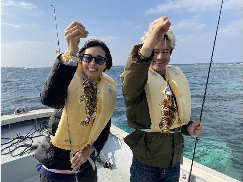 [距离冲绳美丽海水族馆 3 分钟车程] 一组包船钓鱼，满足 3 小时的享受计划 ♪ ♪の紹介画像
